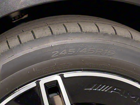 2025�� �Ŀ� E 300 ʱ�����˶���