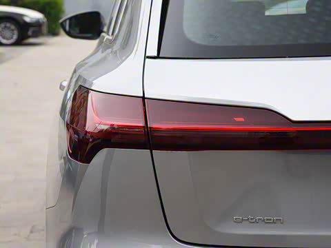 2019�� 55 quattro ������