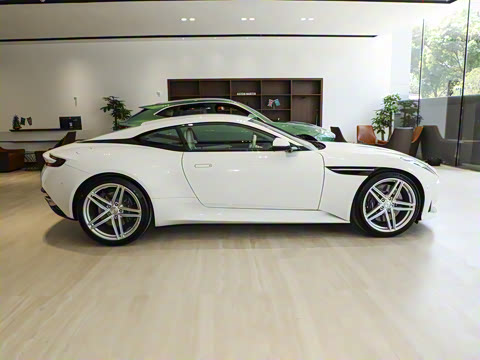 2025�� 4.0T V8 Coupe