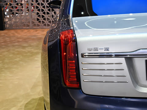 2025�� 4.0T V8 ��ͤ���϶��ư�