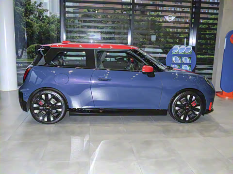 2025�� JOHN COOPER WORKS