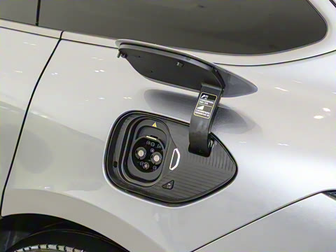 2025�� 75kWh Touring