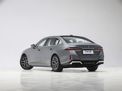 2025�� eDrive 40L M�˶���װ