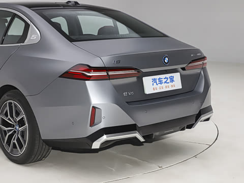 2025�� eDrive 40L M�˶���װ