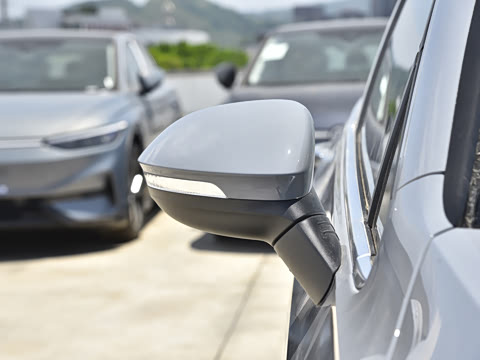 2025�� �Ŀ� 300TSI R-Line