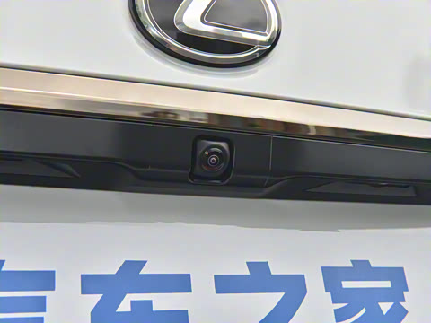 2022�� 300h F SPORT