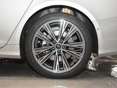 2025�� �Ŀ� 55 TFSI quattro �콢������