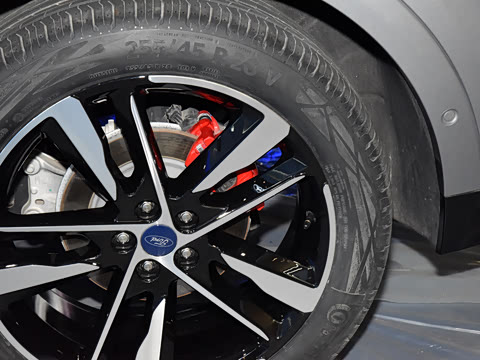 2022�� EcoBoost 245 ST-Line