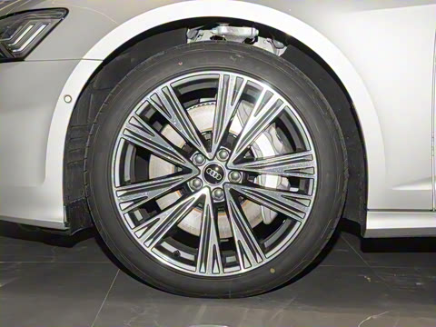 2025�� �Ŀ� 55 TFSI quattro �콢������