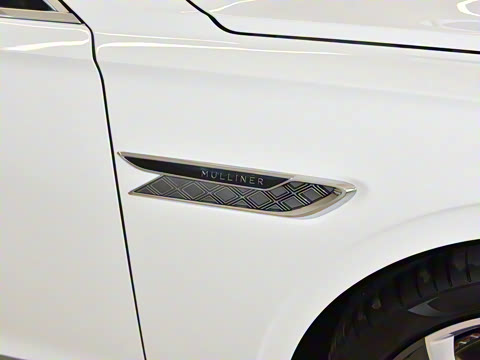 2026�� 4.0T V8 Mulliner