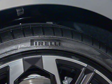 2025�� 330Li 50����������