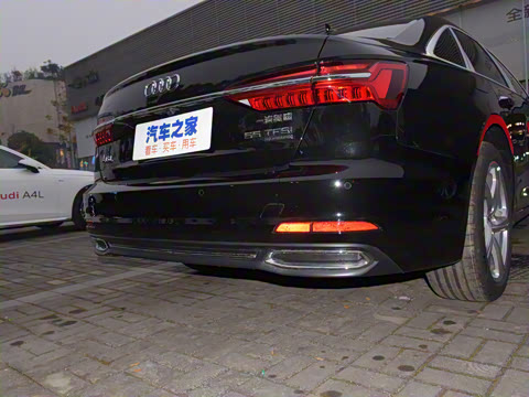 2022�� 55 TFSI quattro ����������