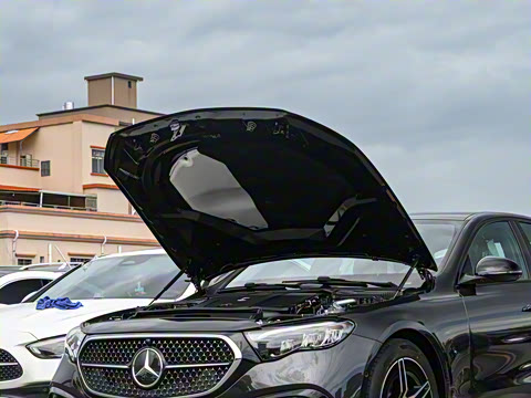 2025�� �Ŀ� E 260 �˶���