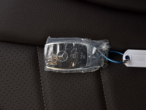 2022�� GLC 260 L 4MATIC ������