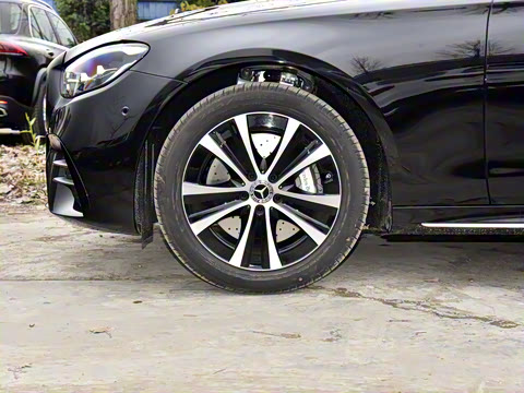 2022�� �Ŀ� E 350 e L ���ʽ��϶����˶��γ�