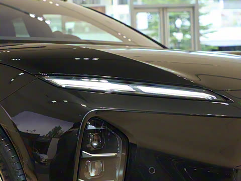 2025�� 75kWh Touring