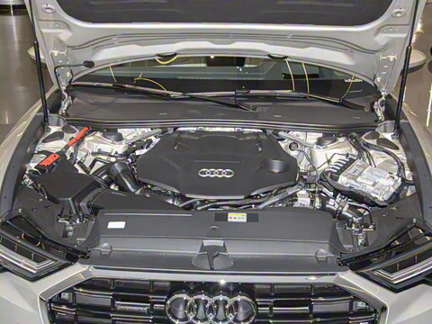 2025�� �Ŀ� 55 TFSI quattro �콢������