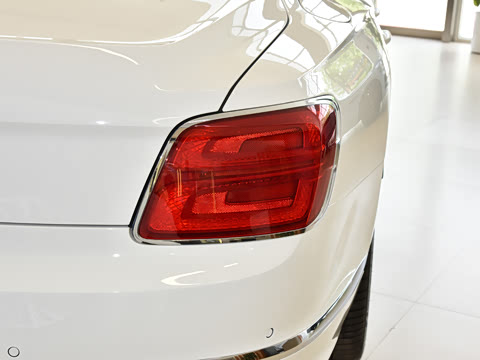 2026�� 4.0T V8 Mulliner