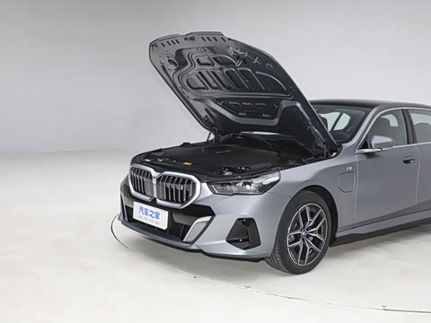 2025�� eDrive 40L M�˶���װ