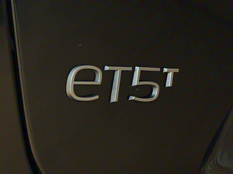 2025�� 75kWh Touring