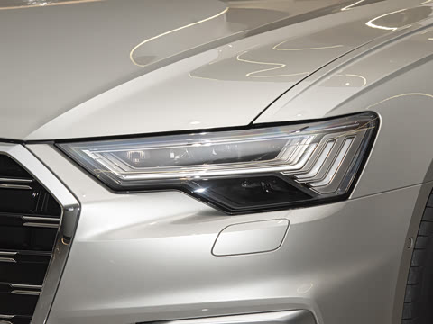 2025�� �Ŀ� 55 TFSI quattro �콢������