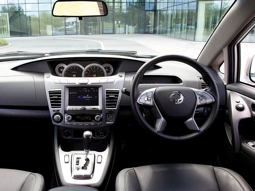 SsangYong Rodius II, Минивэн: фото поколения