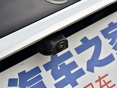 2022�� �Ŀ��� E 300 L �˶�������