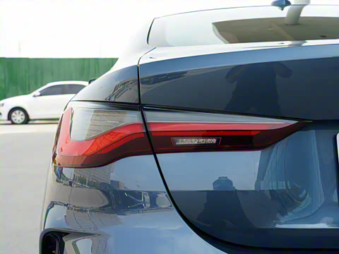 2021�� 425i M�˶���ҹ��