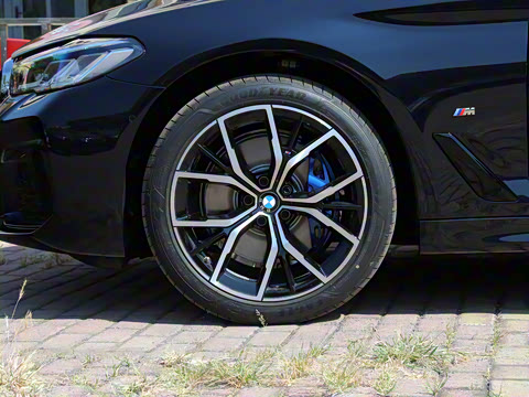 2022�� �Ŀ�� 530i M�˶���װ