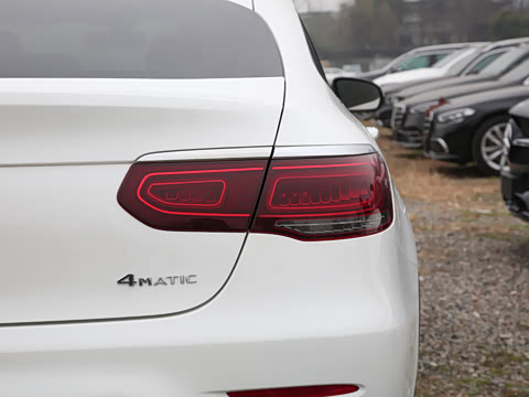 2022�� �Ŀ� GLC 260 4MATIC ����SUV