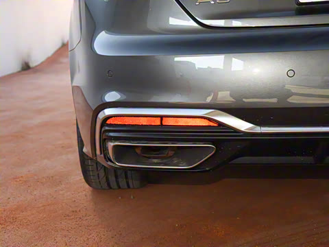 2023�� Sportback 40 TFSI quattro ����������