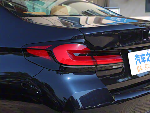 2022�� �Ŀ�� 530i M�˶���װ