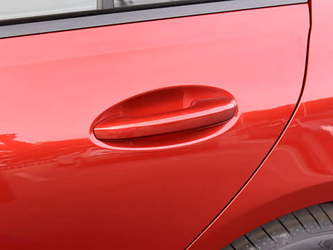 2022�� C 260 L �ҹ�˶���