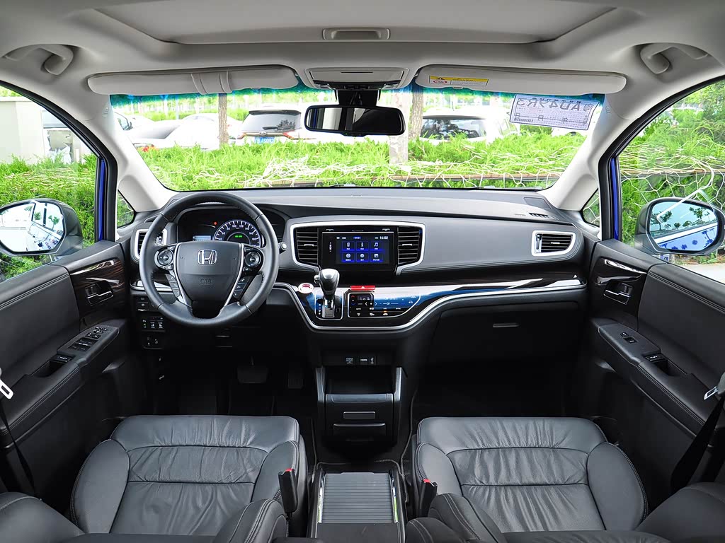 Honda Elysion II, Минивэн: фото поколения