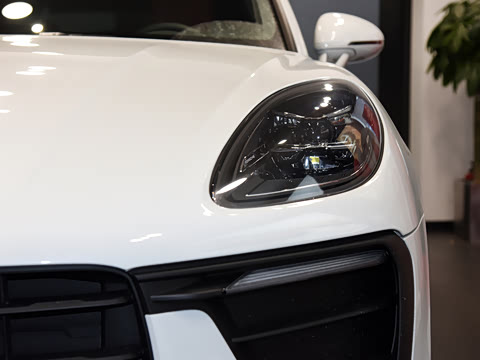 2022�� Macan 2.0T