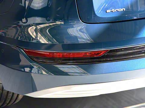 2019�� 55 quattro ������