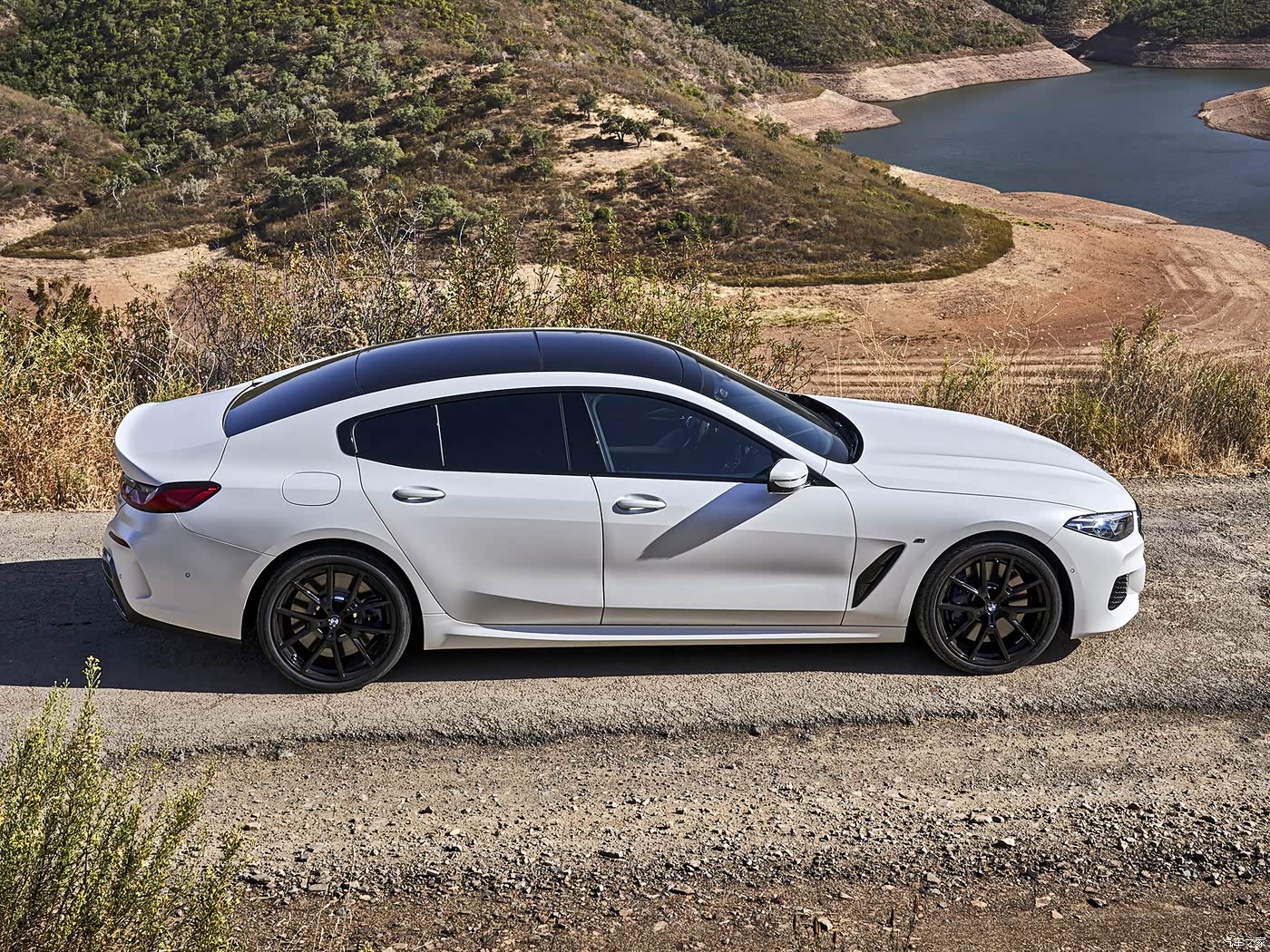 当前车型2019款 840i 四门轿跑车 m运动套装此配置为选装,请以实车为