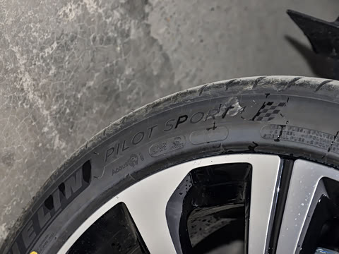 2021�� Supremeϵ�� 400TGI �Զ��������հ�