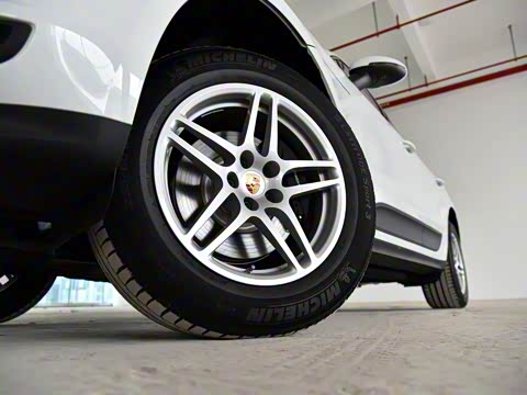 2018�� Macan 2.0T