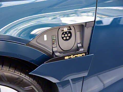 2019�� 55 quattro ������