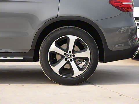 2019�� �Ŀ� GLC 260 L 4MATIC ������