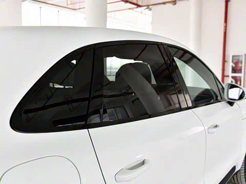 2018�� Macan 2.0T