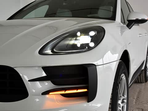 2018�� Macan 2.0T