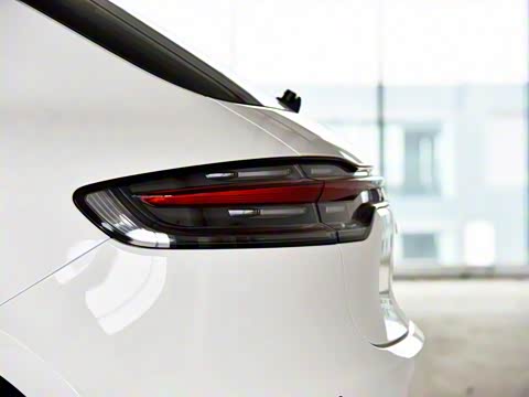 2018�� Macan 2.0T