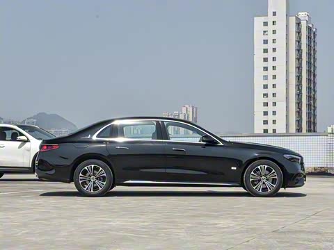 2025�� �Ŀ� E 260 L �˶���