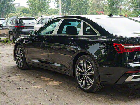 2025�� �Ŀ� 55 TFSI quattro �콢������