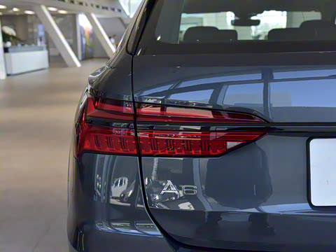 2025�� allroad quattro ̽���� 55 TFSI ����ԽҰ��