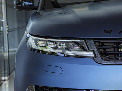 2025�� 4.4 V8 SV Edition Two