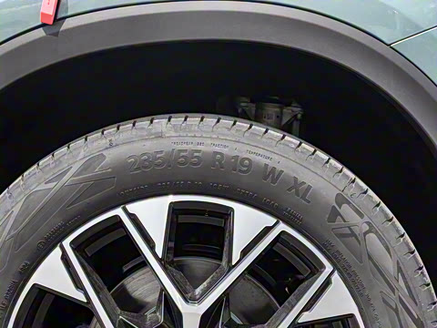 2025�� �Ŀ� GLC 260 L 4MATIC ������