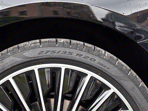 2025�� �Ŀ� E 300 L ����˶���